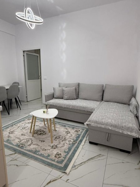 Jepet me qera apartament 1+1 Kati 1, 70 m² 300 € (Rruga Hasan Kushta. Albano Romina Vlorë)