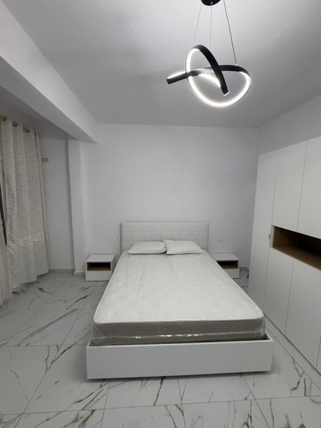 Jepet me qera apartament 1+1 Kati 1, 70 m² 300 € (Rruga Hasan Kushta. Albano Romina Vlorë)