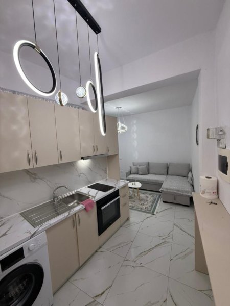 Jepet me qera apartament 1+1 Kati 1, 70 m² 300 € (Rruga Hasan Kushta. Albano Romina Vlorë)