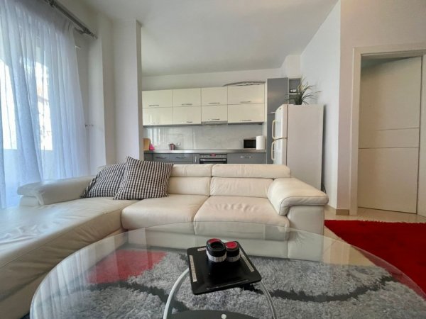 JEPET ME QIRA APARTAMENT 1+1  400 € (Fresk)