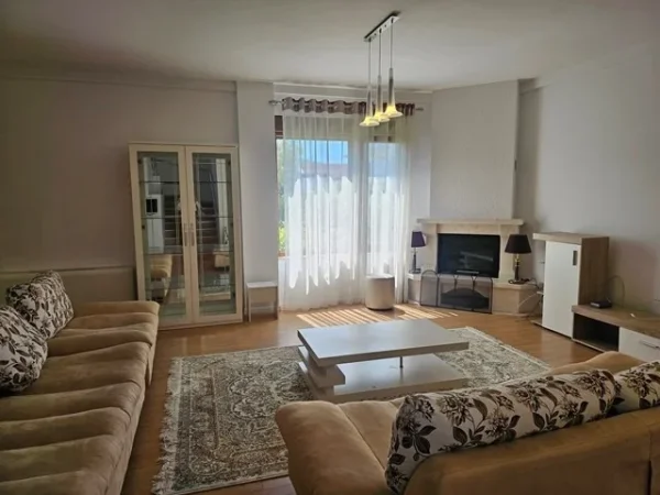 Tirane, jepet me qera Vile 3 Katshe , 345 m² 2.509 € (Rruga e Vilave)