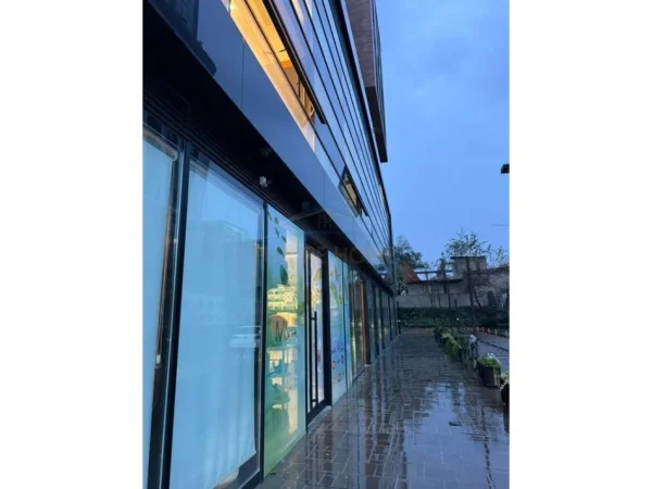 Tirane, shitet ambjent biznesi Kati 0, 122 m² 420.000 € (Rruga e Kavajes)