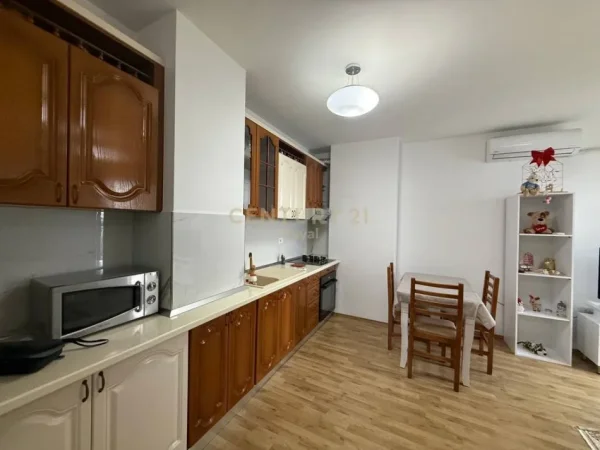 Tirane, jepet me qera apartament 1+1 Kati 6, 57 m² 500 € (siri kodra)