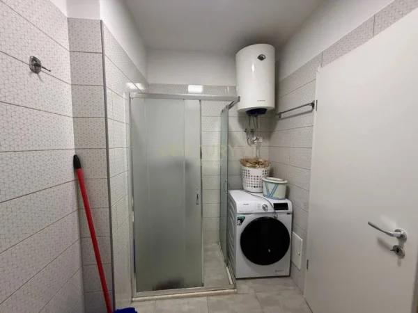 Tirane, jepet me qera apartament 1+1 Kati 6, 57 m² 500 € (siri kodra)