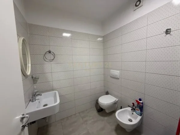 Tirane, jepet me qera apartament 1+1 Kati 6, 57 m² 500 € (siri kodra)