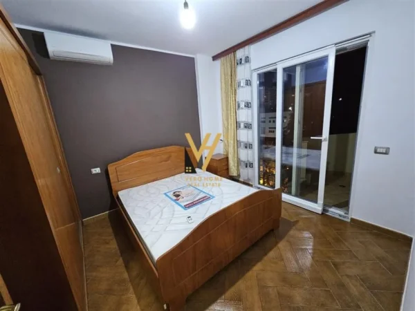 Tirane, jepet me qera apartament 3+1+Ballkon Kati 3, 126 m² 750 € (LAPRAKE)