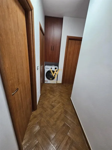 Tirane, jepet me qera apartament 3+1+Ballkon Kati 3, 126 m² 750 € (LAPRAKE)