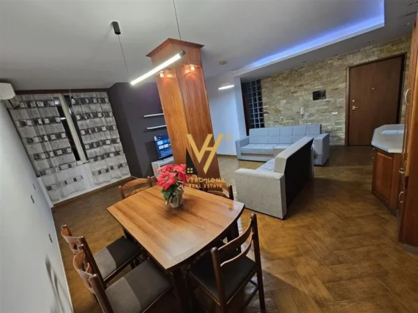 Tirane, jepet me qera apartament 3+1+Ballkon Kati 3, 126 m² 750 € (LAPRAKE)