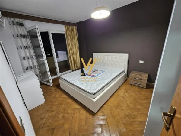 Tirane, jepet me qera apartament 3+1+Ballkon Kati 3, 126 m² 750 € (LAPRAKE)