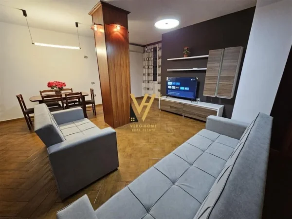 Tirane, jepet me qera apartament 3+1+Ballkon Kati 3, 126 m² 750 € (LAPRAKE)