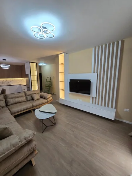 Tirane, jepet me qera apartament 2+1 , 120 m² 1.300 € 