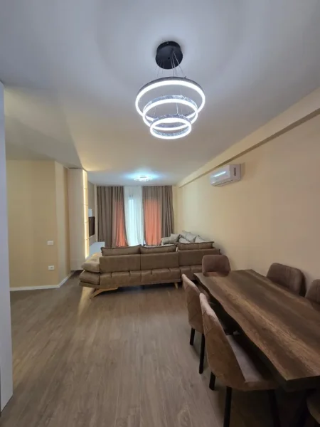 Tirane, jepet me qera apartament 2+1 , 120 m² 1.300 € 