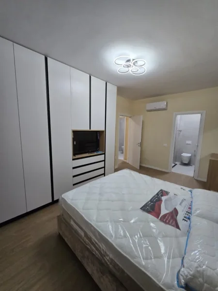 Tirane, jepet me qera apartament 2+1 , 120 m² 1.300 € 