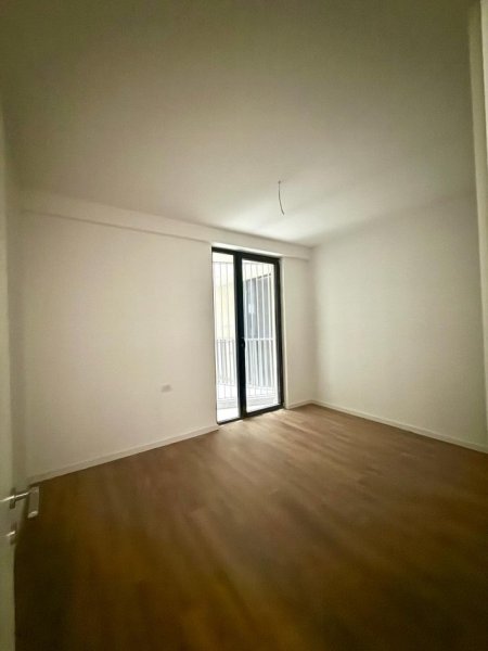 Tirane, jepet me qera zyre Kati 2, 116 m² 900 € (Mine Peza)