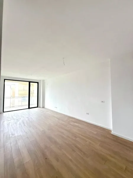 Tirane, jepet me qera zyre Kati 2, 116 m² 900 € (Mine Peza)