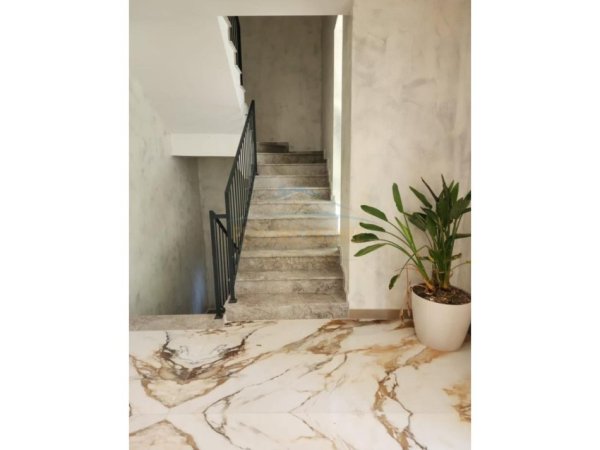 Durres, shitet apartament 2+1 Kati 3, 138 m² 285.000 € 