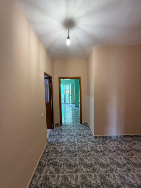 Tirane, shitet apartament 3+1 , 120 m² 248.000 € (Komuna e parisit)