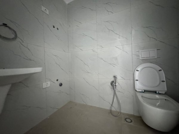 Tirane, shitet apartament 1+1+Ballkon Kati 5, 70 m² 170.000 € (Mine Pezaz)