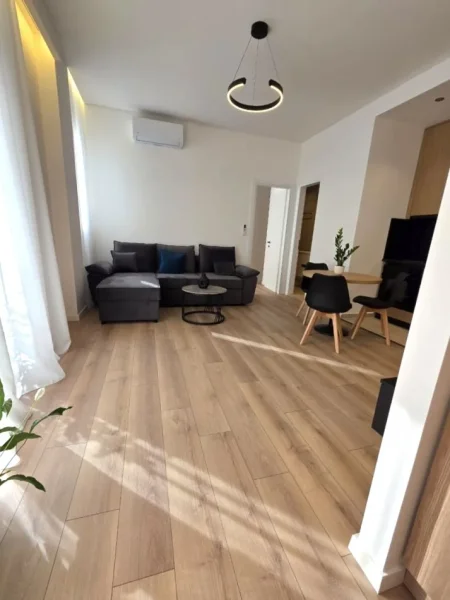 Tirane, shitet apartament 1+1 , 50 m² 122.000 € (Liqeni i Thate)
