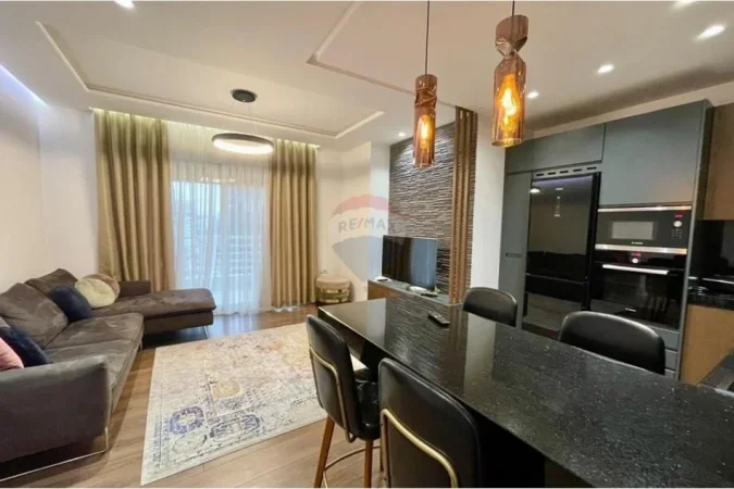 Tirane, jepet me qera apartament 2+1 , 111 m² 850 € (KOMPLEKSI PANORAMA)