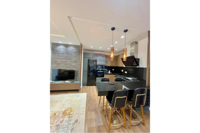 Tirane, jepet me qera apartament 2+1 , 111 m² 850 € (KOMPLEKSI PANORAMA)