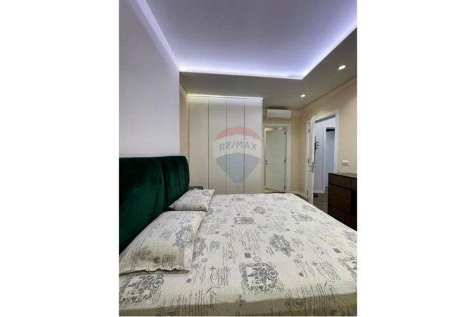 Tirane, jepet me qera apartament 2+1 , 111 m² 850 € (KOMPLEKSI PANORAMA)