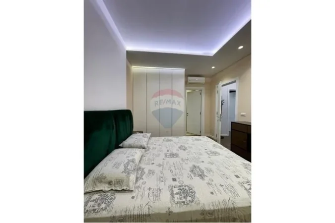 Tirane, jepet me qera apartament 2+1 , 111 m² 850 € (KOMPLEKSI PANORAMA)