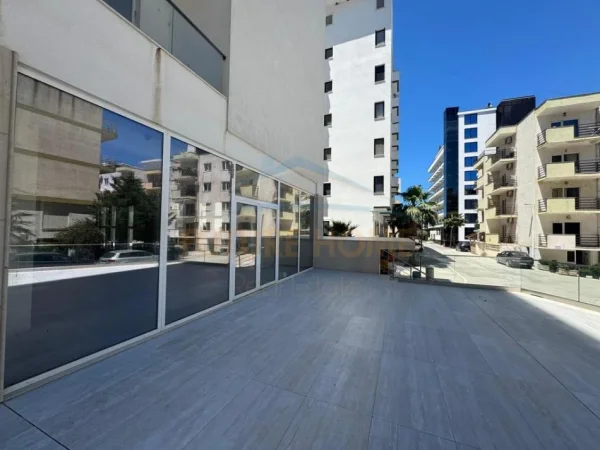 Qerret, shitet ambjent biznesi Kati 0, 150 m² 300.000 € 