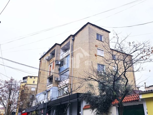 Tirane, shitet apartament 2+1+Ballkon Kati 5, 76 m² 132.000 € (RRUGA “MINE PEZA”, PRANE PROKURORISE SE TIRANES)