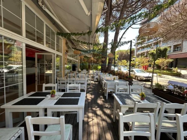 Mali Robit, shitet ambjent biznesi Kati 0, 100 m² 400.000 € RENT