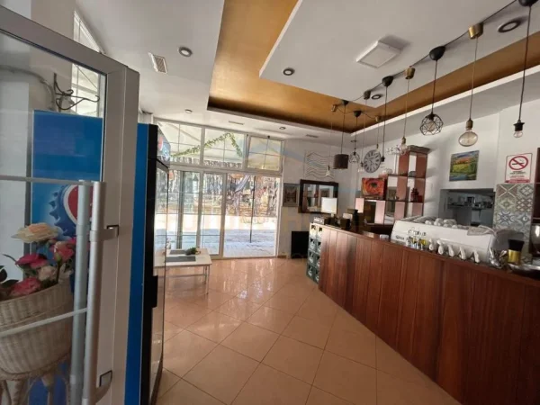 Mali Robit, shitet ambjent biznesi Kati 0, 100 m² 400.000 € RENT