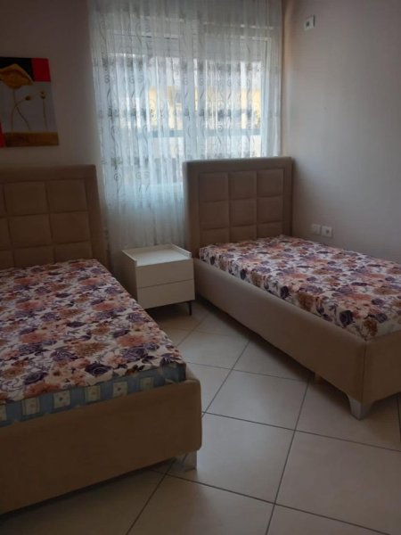 Tirane, jepet me qera apartament 2+1 Kati 5, 