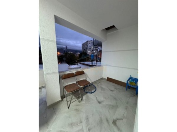 Tirane, jepet me qera Vile 2 Katshe , 210 m² 1.100 € 