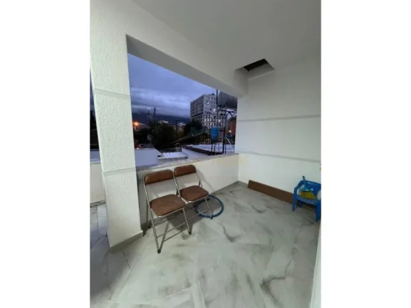 Tirane, jepet me qera Vile 2 Katshe , 210 m² 1.100 € 