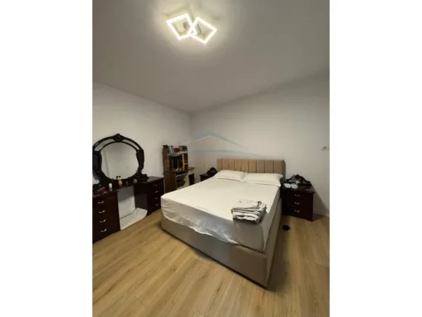 Tirane, jepet me qera Vile 2 Katshe , 210 m² 1.100 € 