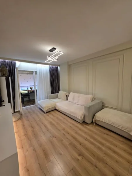 Tirane, shitet apartament 2+1+Ballkon Kati 2, 113 m² 452.000 € (Komuna e Parisit)