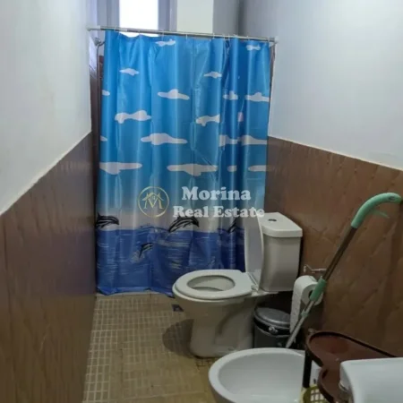 Tirane, jepet me qera Vile 2+1 Kati 2, 88 m² 450 € (Xhamlliku)