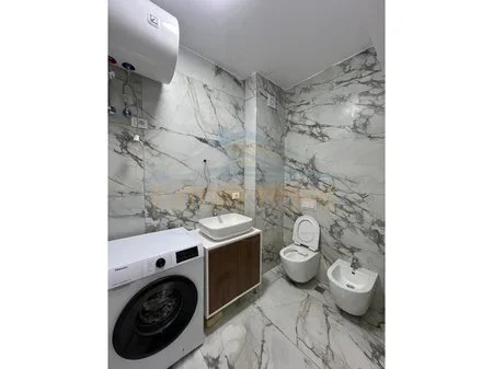 Tirane, jepet me qera apartament 2+1 Kati 2, 78 m² 650 € 