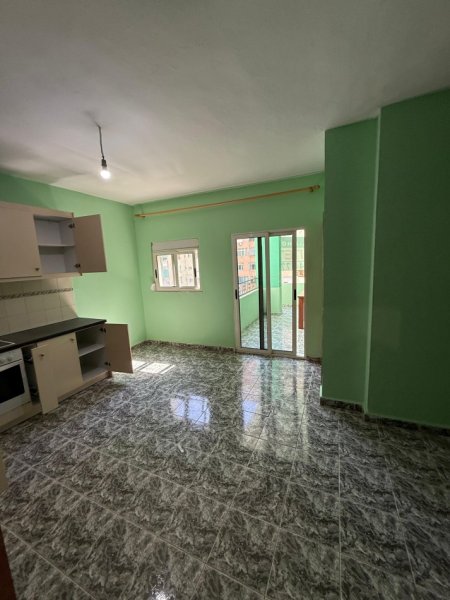 Tirane, shitet apartament 3+1 Kati 4, 120 m² 248.000 € (Komuna e Parisit)