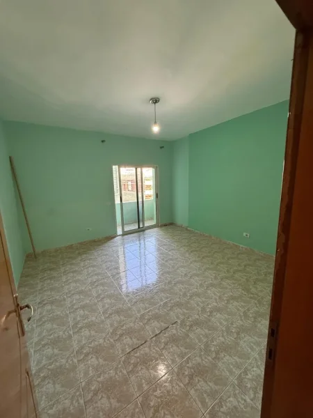 Tirane, shitet apartament 3+1 Kati 4, 120 m² 248.000 € (Komuna e Parisit)