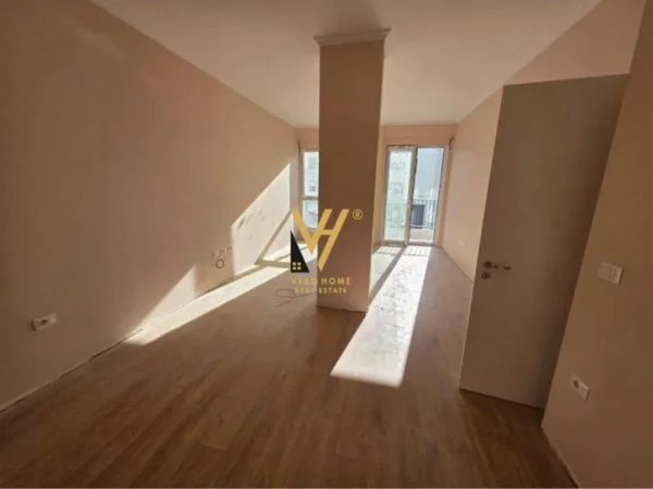Tirane, jepet me qera apartament 2+1+Ballkon Kati 7, 100 m² 1.100 € (KOMUNA E PARISIT)