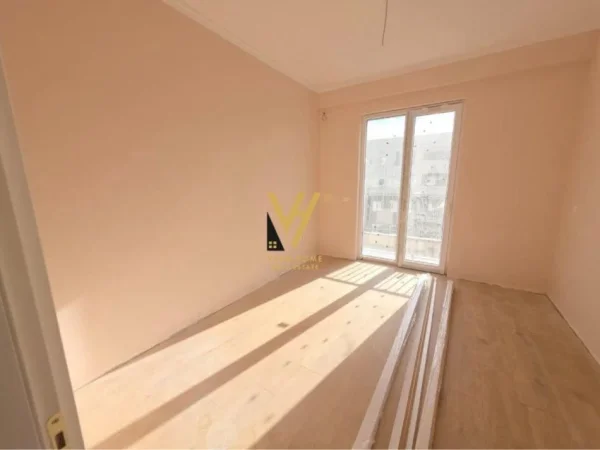 Tirane, jepet me qera apartament 2+1+Ballkon Kati 7, 100 m² 1.100 € (KOMUNA E PARISIT)