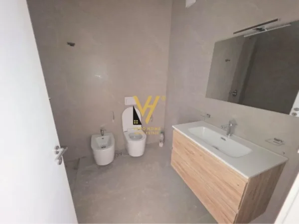 Tirane, jepet me qera apartament 2+1+Ballkon Kati 7, 100 m² 1.100 € (KOMUNA E PARISIT)