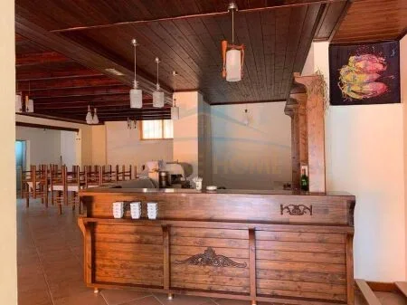 Shkembi Kavajes, shitet ambjent biznesi Kati 0, 230 m² 250.000 €