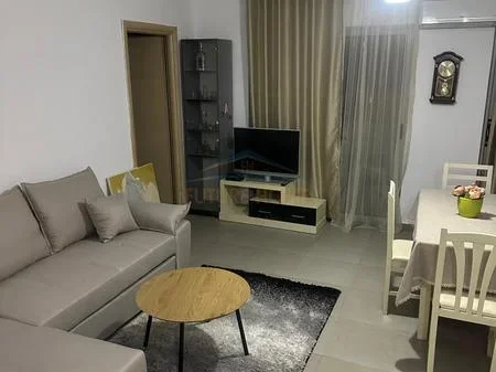 Tirane, jepet me qera apartament 2+1 Kati 2, 88 m² 600 € 