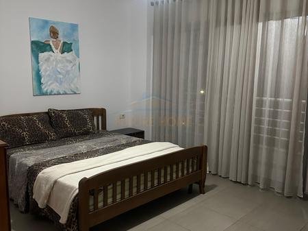 Tirane, jepet me qera apartament 2+1 Kati 2, 88 m² 600 € 