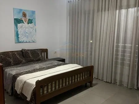Tirane, jepet me qera apartament 2+1 Kati 2, 88 m² 600 € 