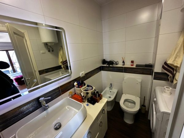 Tirane, jepet me qera apartament 2+1+Ballkon Kati 5, 95 m² 800 € (Prokuroria, Rruga Mine Peza)