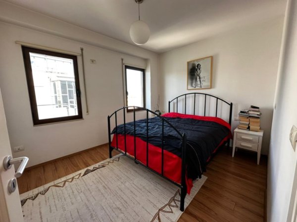 Tirane, jepet me qera apartament 2+1+Ballkon Kati 5, 95 m² 800 € (Prokuroria, Rruga Mine Peza)