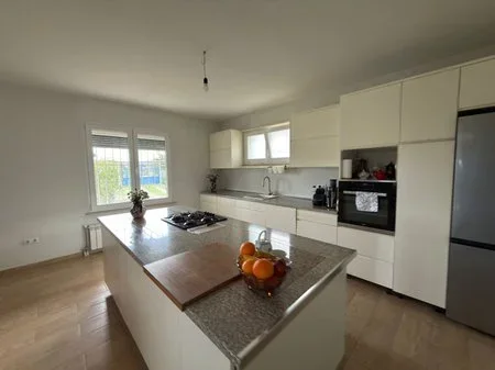 Tirane, shitet Vile , 256 m² 280.000 €